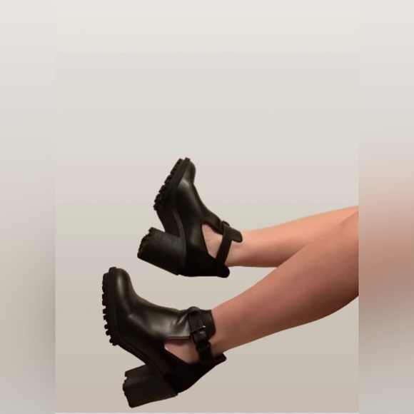 Zara Shoes - Chunky Zara Boots